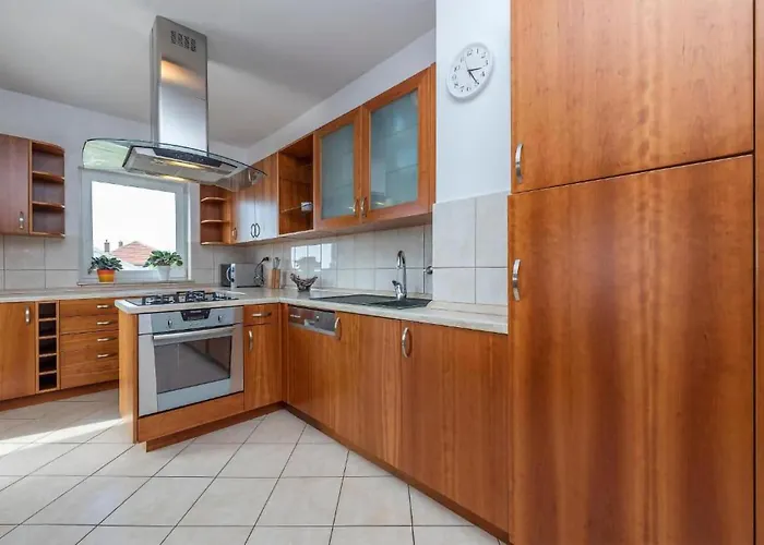 Feriehus Four-bedroom With Sea View 03