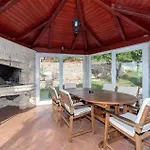 Hébergement de vacances Four-bedroom With Sea View 03