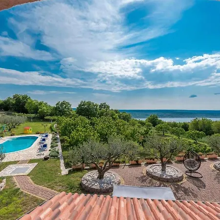 Casa de Férias Four-bedroom With Sea View 03 *