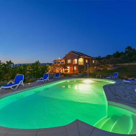 Four-bedroom With Sea View 03 *