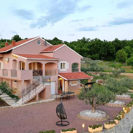 Casa de Férias Four-bedroom With Sea View 03 Kruševo