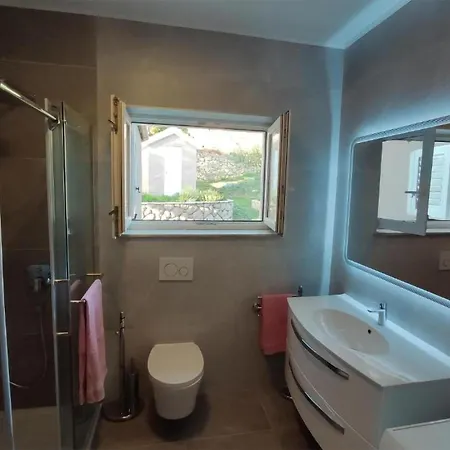 Four-bedroom With Sea View 03