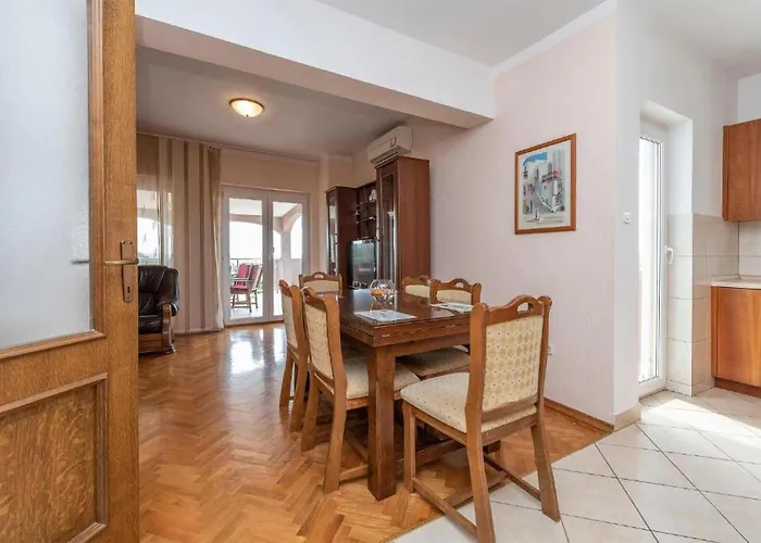 Four-bedroom With Sea View 03